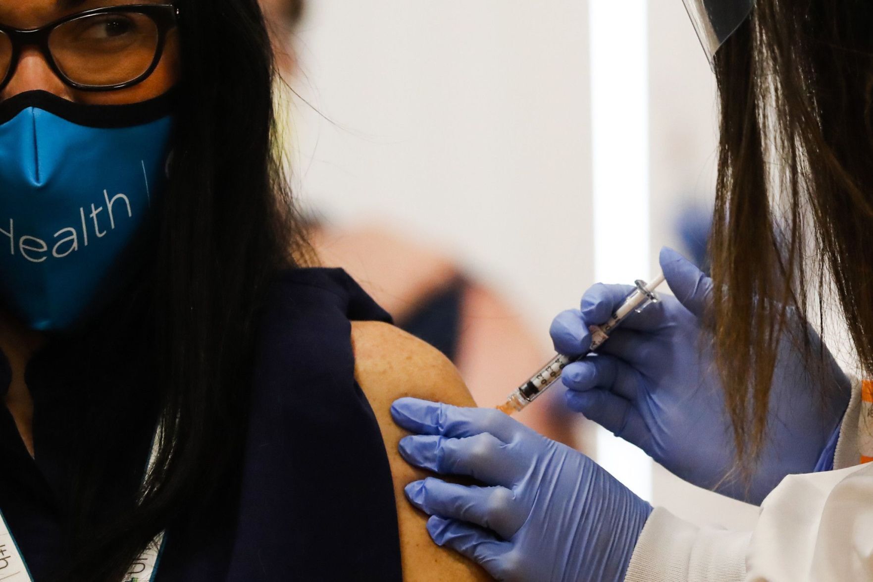 US-NEWS-ILLINOIS-STARTS-ADMINISTERING-COVID-19-VACCINE-8-TB.jpg